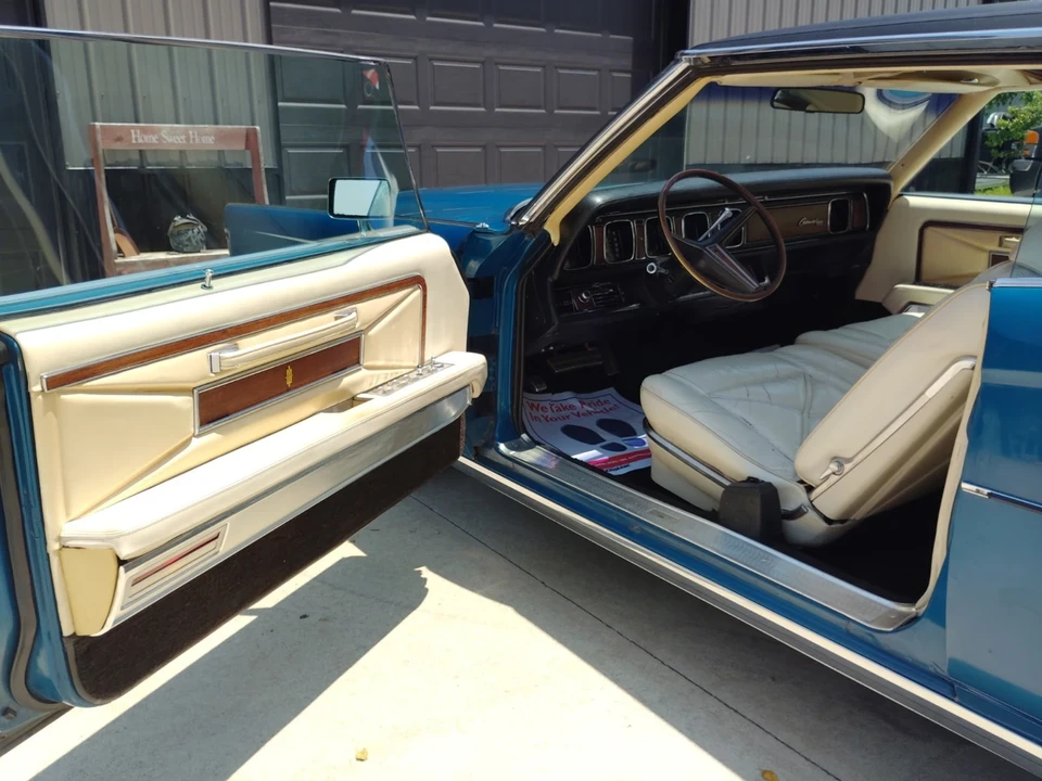 1970 Lincoln Continental Mark III - Image 12 of 21