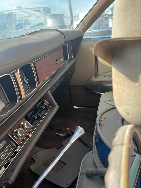 1970 Lincoln Continental Mark III - Image 11 of 16