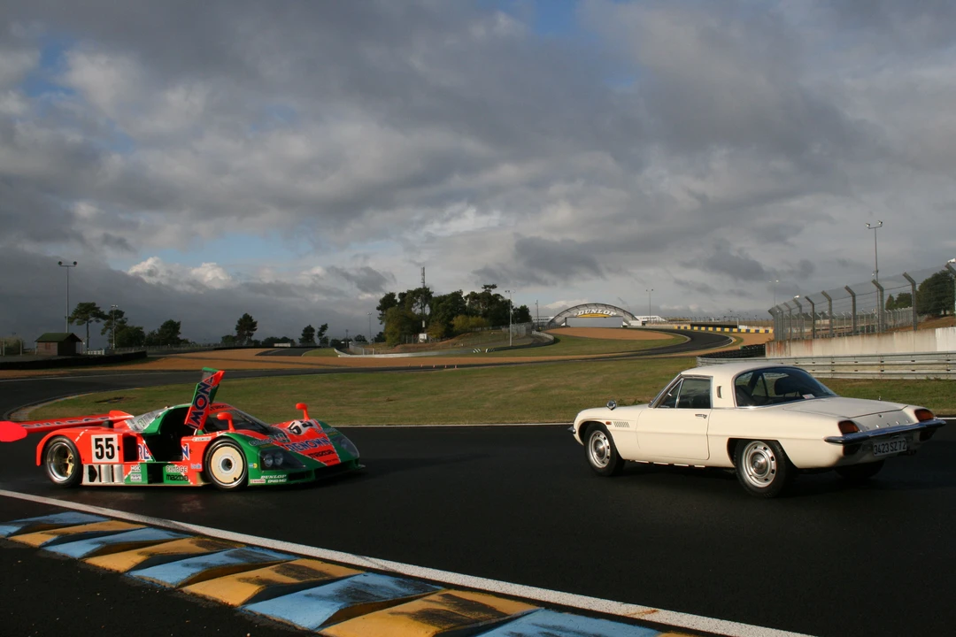 1970 Mazda L10A/L10B Cosmo - Image 11 of 16