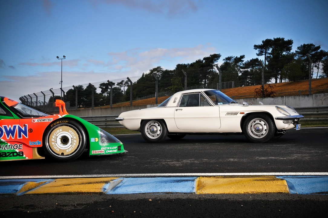 1970 Mazda L10A/L10B Cosmo - Image 2 of 16