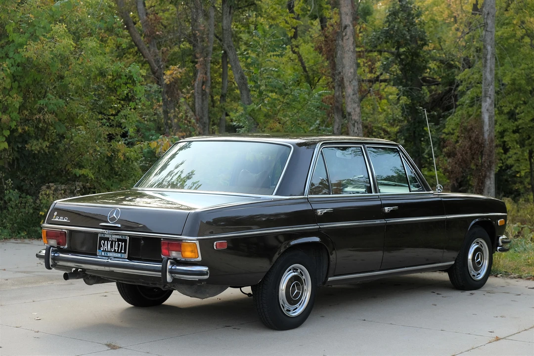1970 Mercedes-Benz W114 & W115 - Image 9 of 31