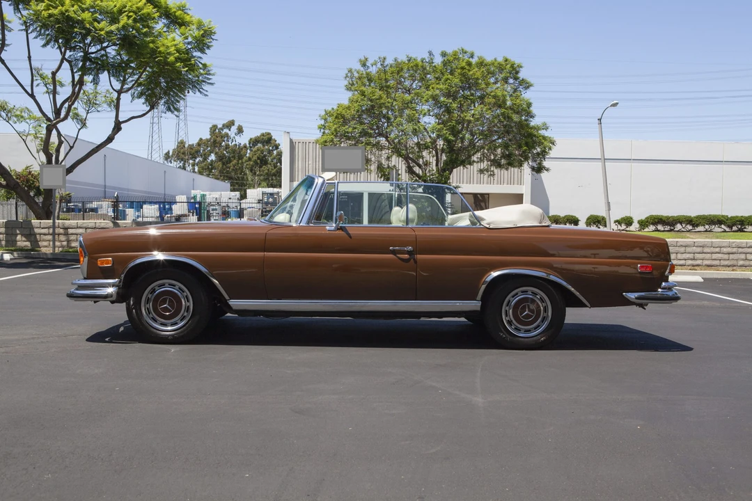1970 Mercedes-Benz W111 280SE 3.5 Cabriolet - Image 4 of 31