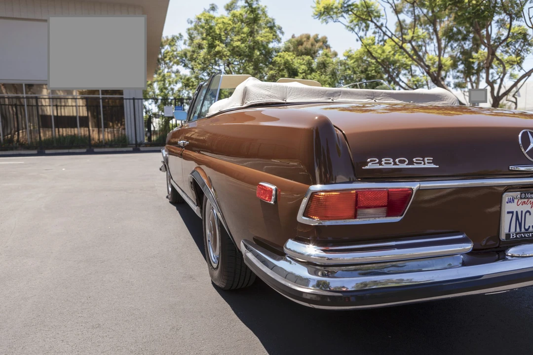 1970 Mercedes-Benz W111 280SE 3.5 Cabriolet - Image 30 of 31