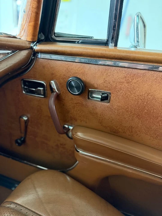 1970 Mercedes-Benz W111 280SE 3.5 Cabriolet - Image 10 of 20