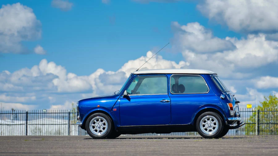 1970 Morris - Image 2 of 31