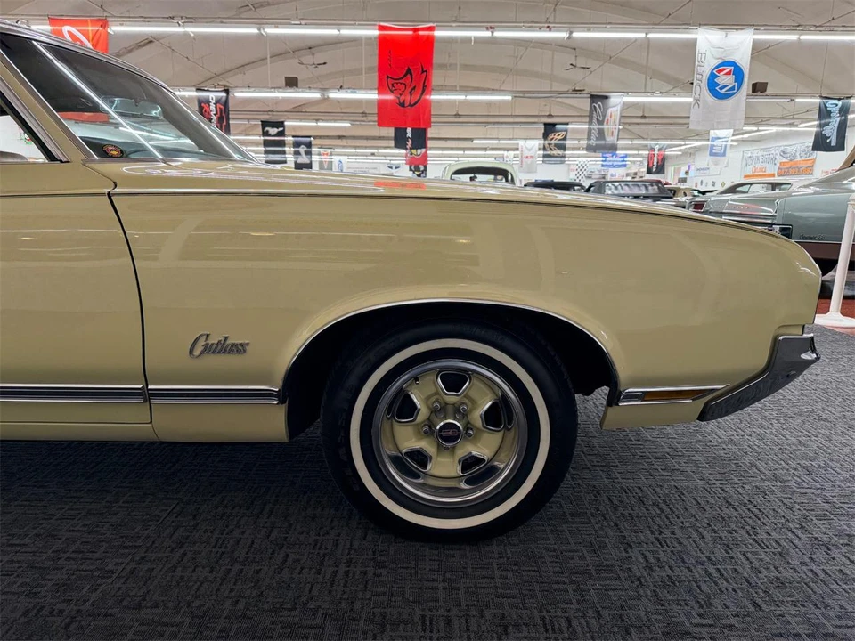 1970 Oldsmobile Cutlass Supreme - Image 25 of 31