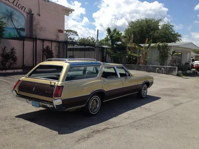 1970 Oldsmobile Vista Cruiser - Image 3 of 10
