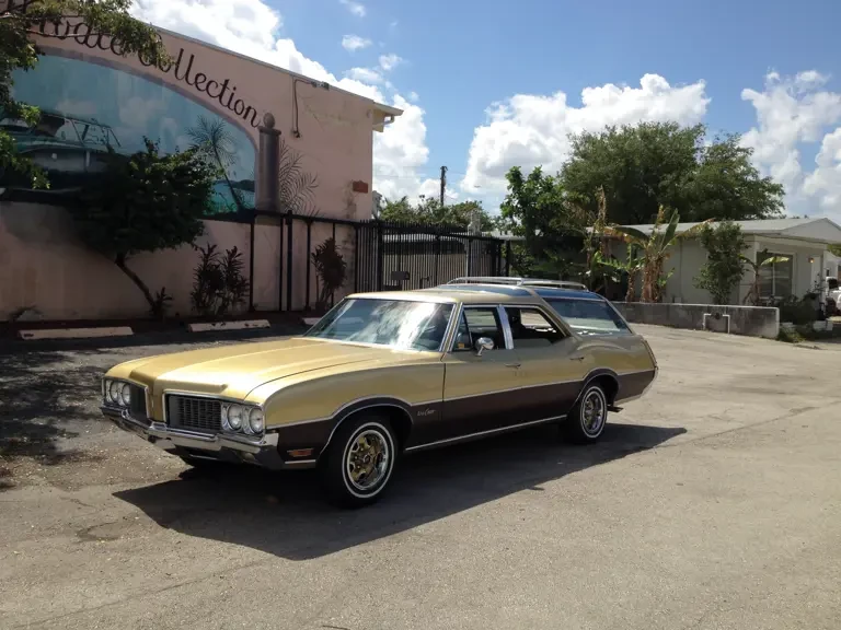 1970 Oldsmobile Vista Cruiser - Image 2 of 10