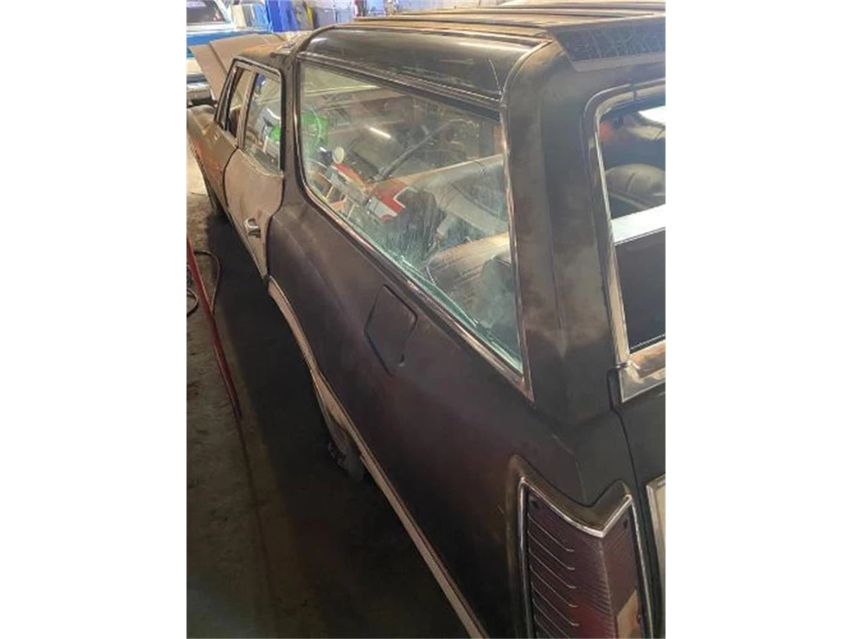 1970 Oldsmobile Vista Cruiser - Image 4 of 11