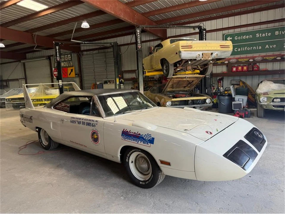 1970 Plymouth Superbird - Image 2 of 31