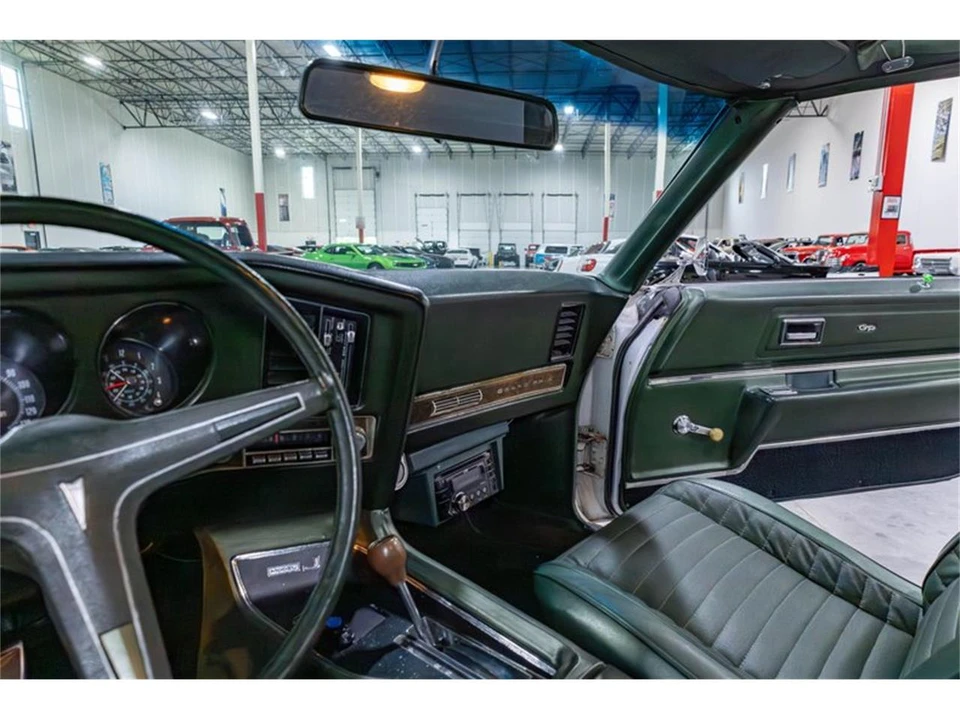 1970 Pontiac Grand Prix 2nd Gen - Image 14 of 31