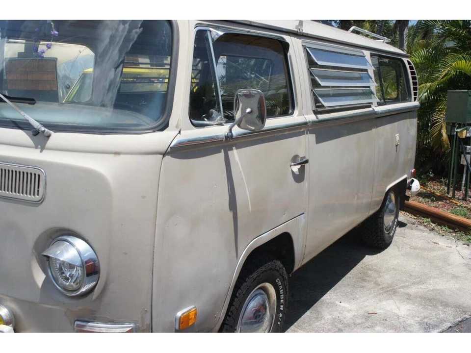1970 Volkswagen Bay-Window Bus - Image 3 of 24