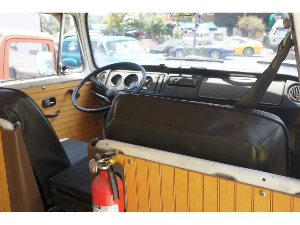 1970 Volkswagen Bay-Window Bus - Image 7 of 24