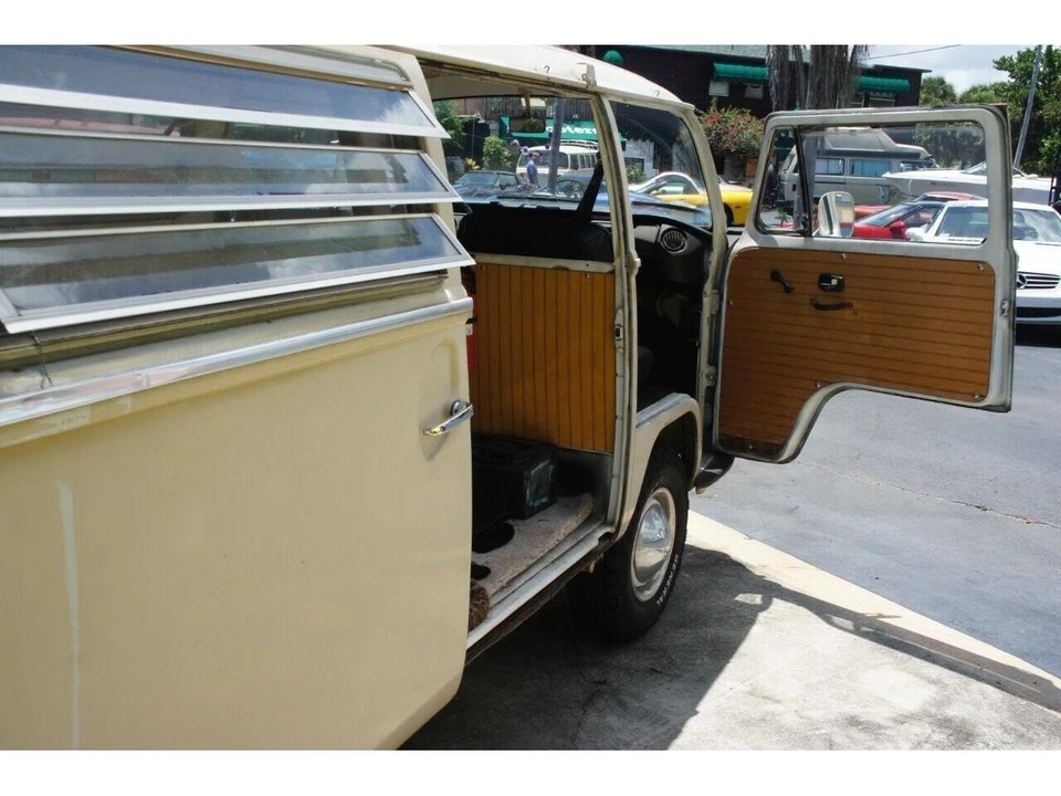 1970 Volkswagen Bay-Window Bus - Image 13 of 24