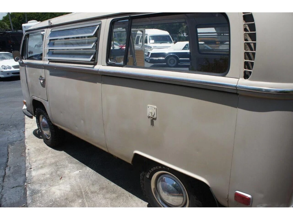 1970 Volkswagen Bay-Window Bus - Image 21 of 24