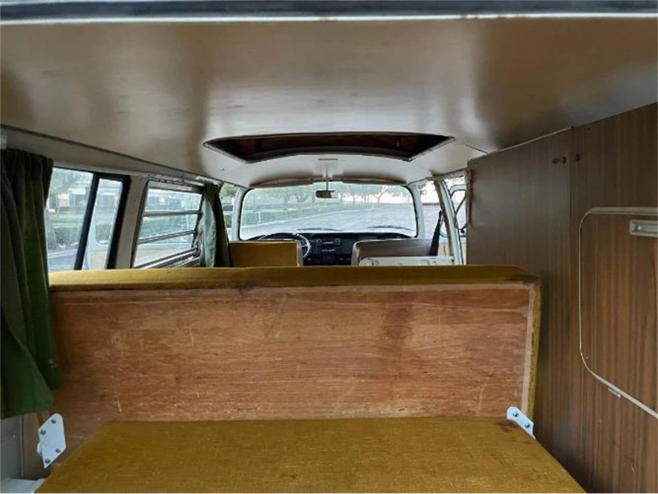 1970 Volkswagen Bay-Window Bus - Image 6 of 13