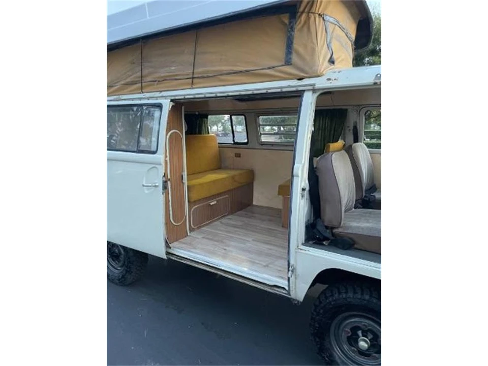 1970 Volkswagen Bay-Window Bus - Image 7 of 13
