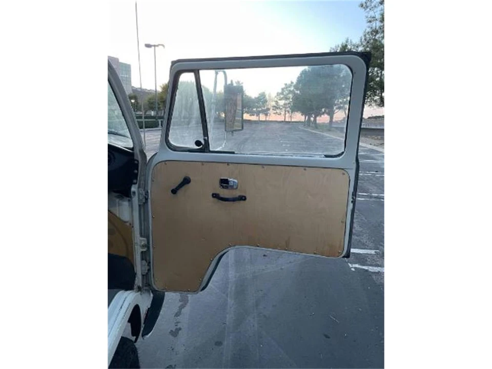 1970 Volkswagen Bay-Window Bus - Image 8 of 13