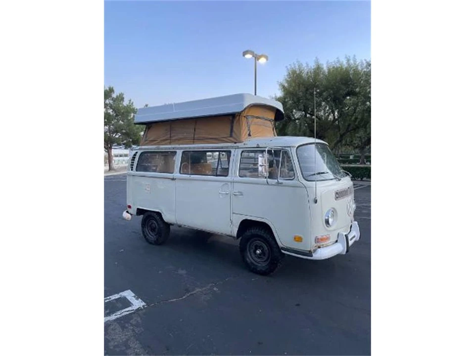 1970 Volkswagen Bay-Window Bus - Image 12 of 13