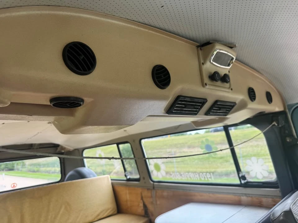 1970 Volkswagen Bay-Window Bus - Image 6 of 7