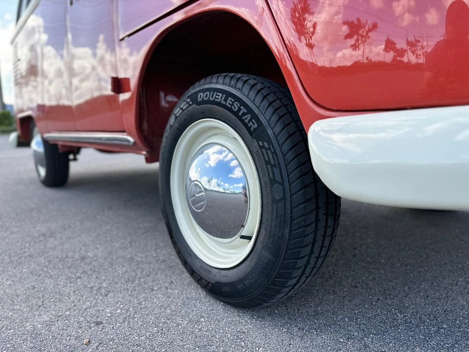 1970 Volkswagen Bay-Window Bus - Image 8 of 21