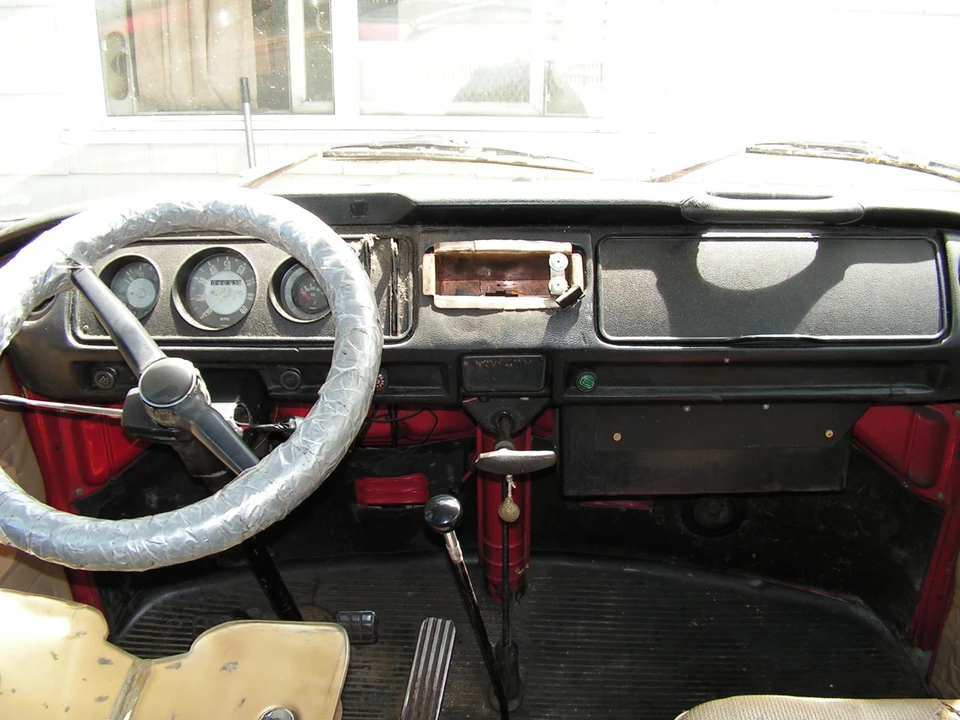 1970 Volkswagen Bay-Window Bus - Image 13 of 20