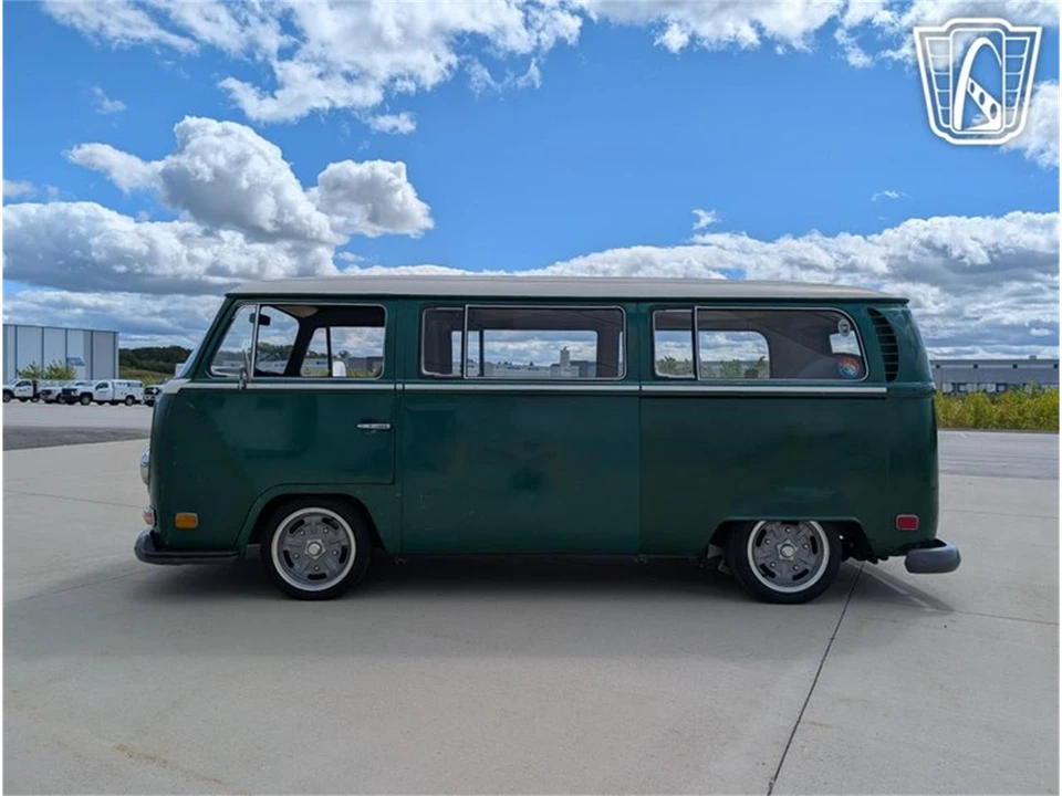 1970 Volkswagen Bay-Window Bus - Image 6 of 31