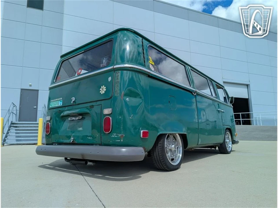 1970 Volkswagen Bay-Window Bus - Image 16 of 31