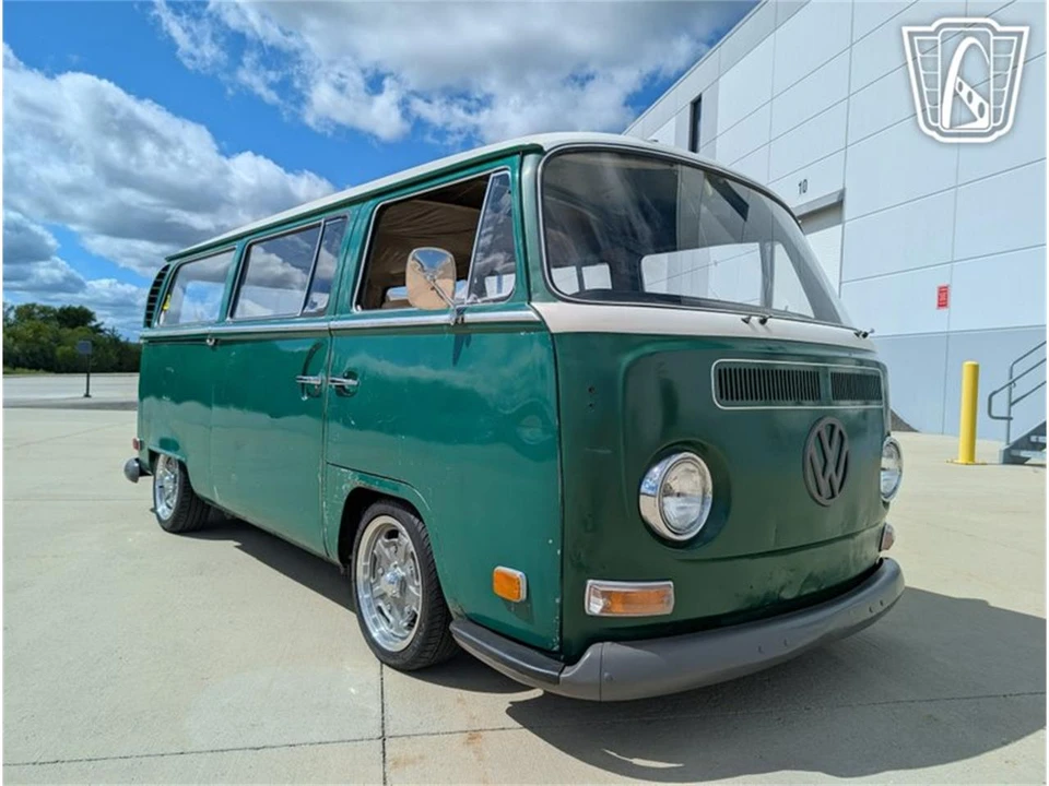 1970 Volkswagen Bay-Window Bus - Image 21 of 31
