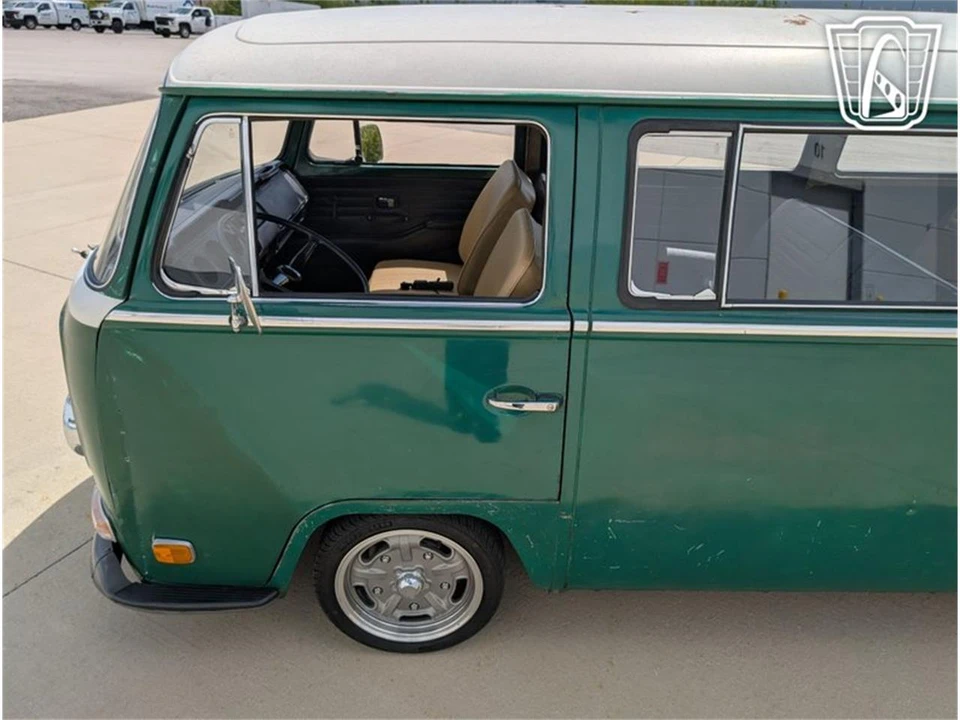 1970 Volkswagen Bay-Window Bus - Image 26 of 31