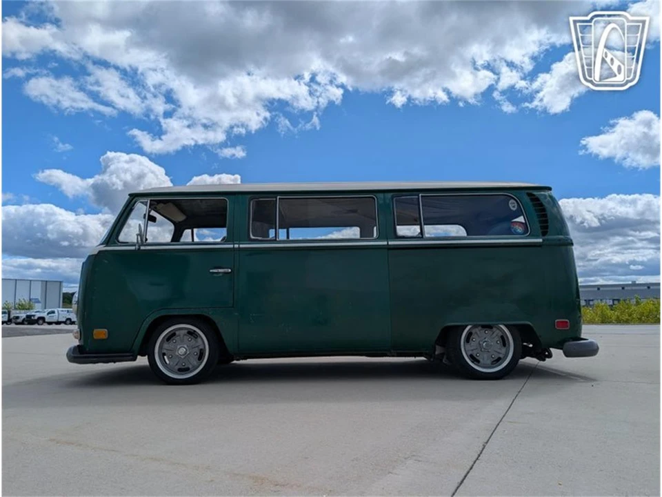 1970 Volkswagen Bay-Window Bus - Image 7 of 31