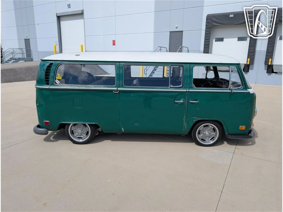 1970 Volkswagen Bay-Window Bus - Image 17 of 31