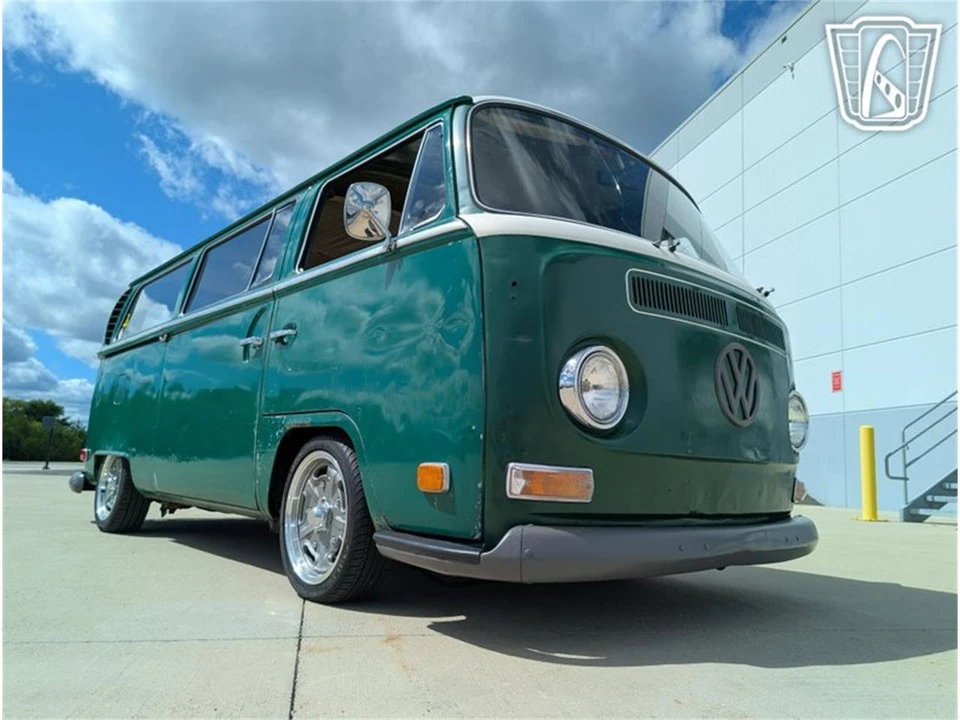 1970 Volkswagen Bay-Window Bus - Image 22 of 31