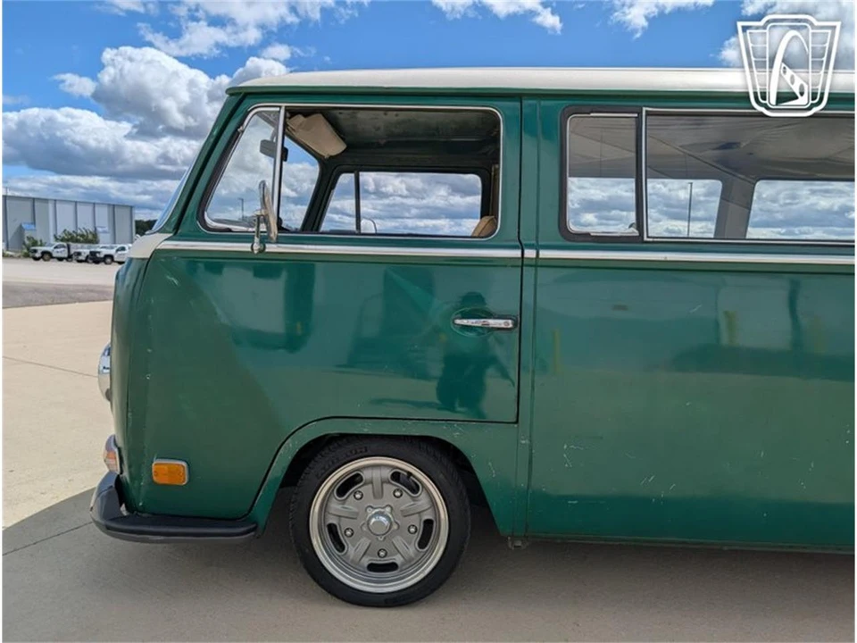 1970 Volkswagen Bay-Window Bus - Image 27 of 31