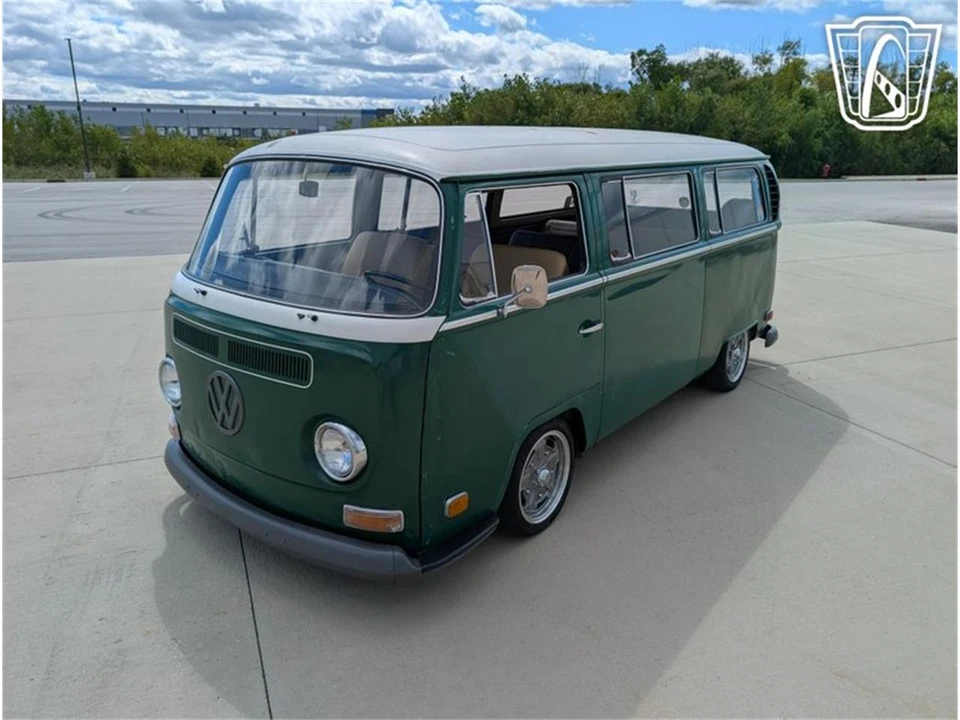 1970 Volkswagen Bay-Window Bus - Image 2 of 31