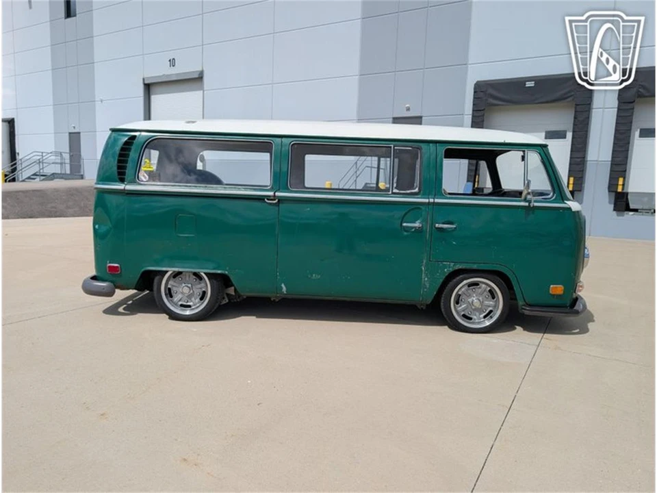 1970 Volkswagen Bay-Window Bus - Image 18 of 31