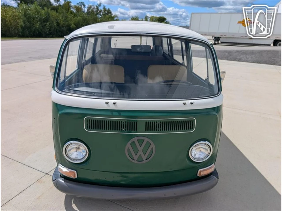 1970 Volkswagen Bay-Window Bus - Image 23 of 31