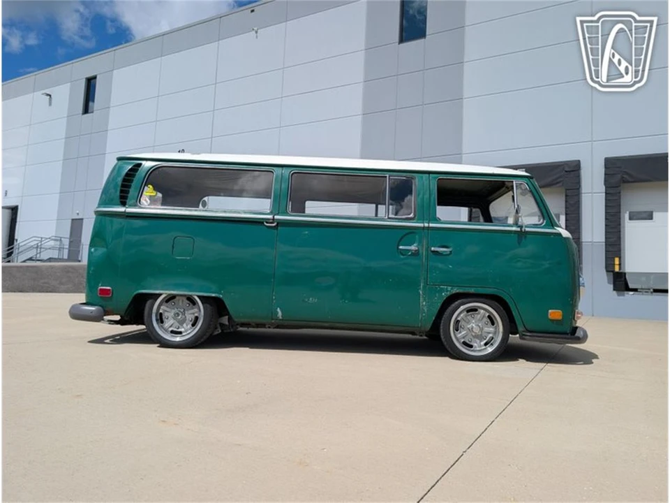 1970 Volkswagen Bay-Window Bus - Image 19 of 31