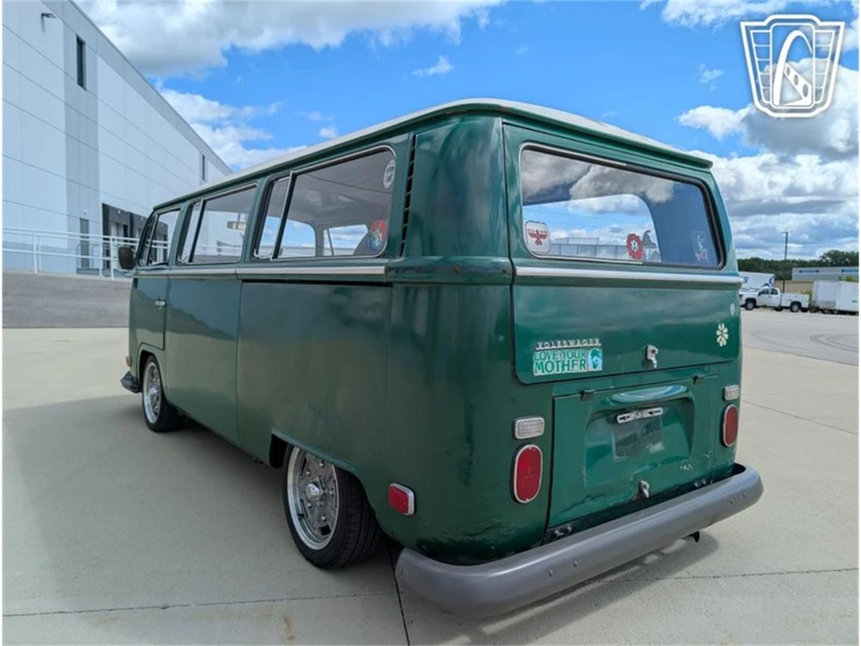 1970 Volkswagen Bay-Window Bus - Image 9 of 31