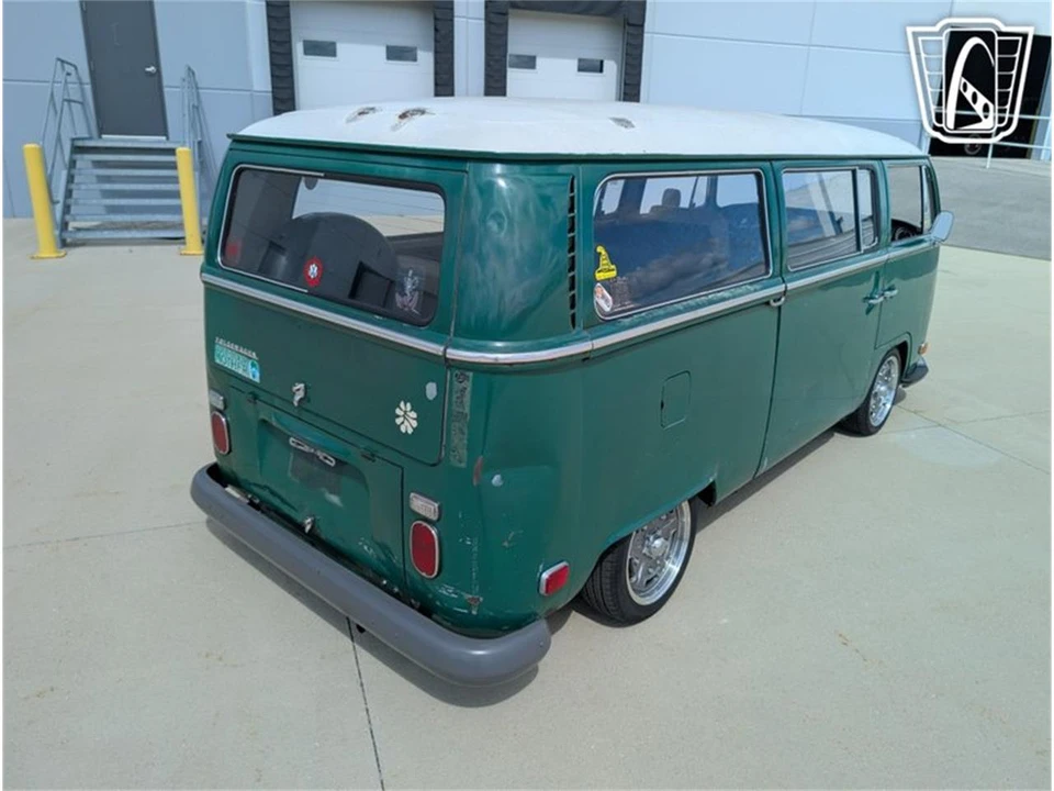 1970 Volkswagen Bay-Window Bus - Image 14 of 31