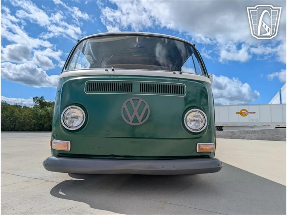 1970 Volkswagen Bay-Window Bus - Image 25 of 31