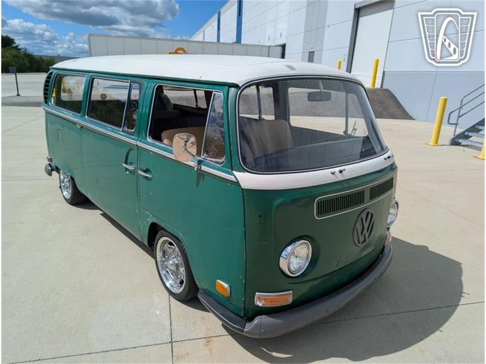 1970 Volkswagen Bay-Window Bus - Image 20 of 31