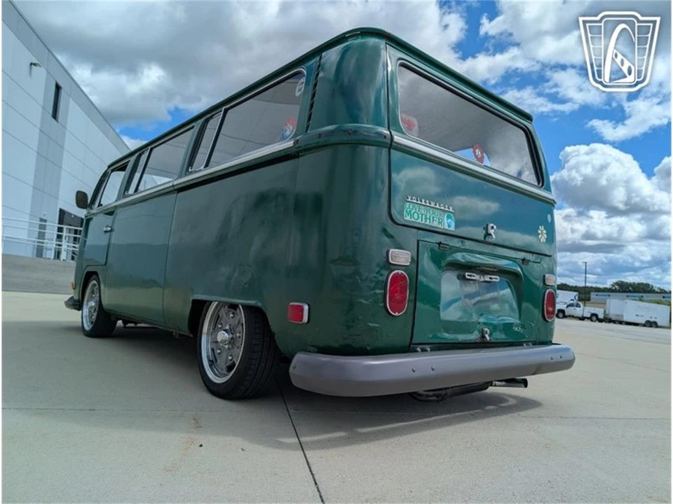 1970 Volkswagen Bay-Window Bus - Image 10 of 31