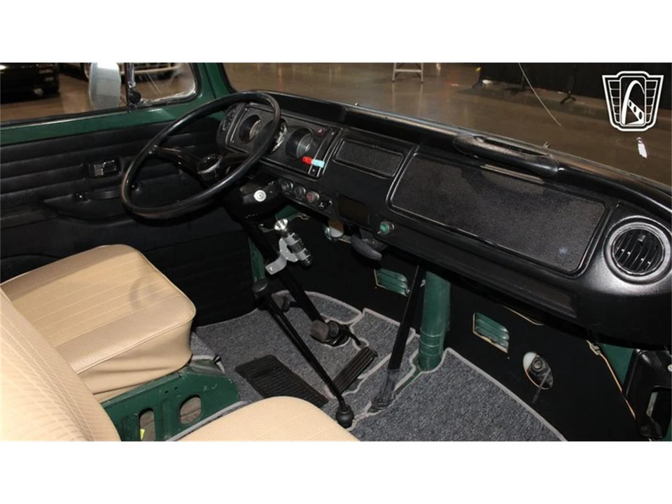 1970 Volkswagen Bay-Window Bus - Image 10 of 31