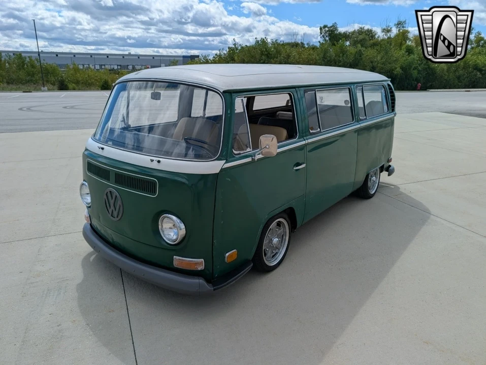 1970 Volkswagen Bay-Window Bus - Image 3 of 12