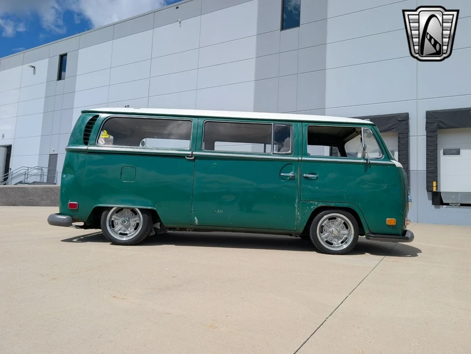 1970 Volkswagen Bay-Window Bus - Image 9 of 12