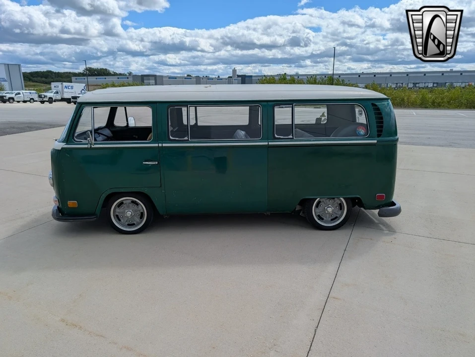 1970 Volkswagen Bay-Window Bus - Image 4 of 12