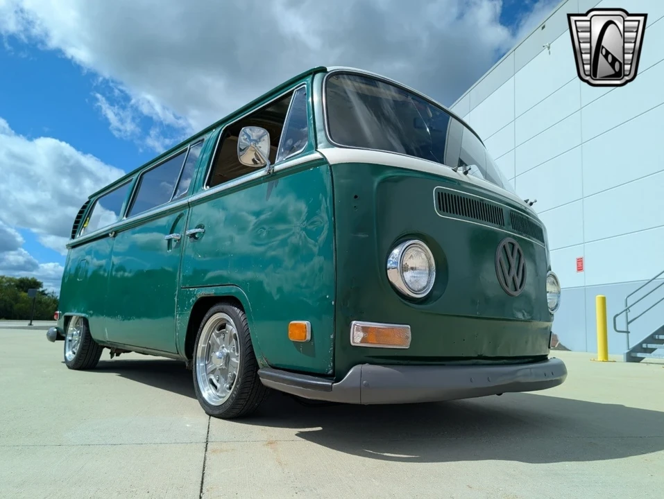 1970 Volkswagen Bay-Window Bus - Image 10 of 12