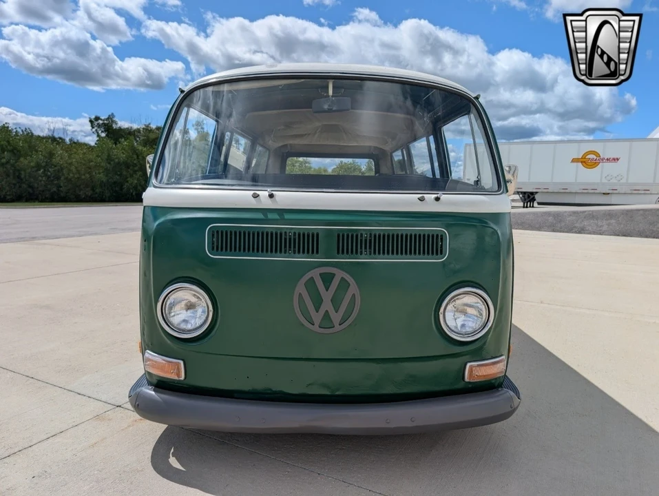 1970 Volkswagen Bay-Window Bus - Image 11 of 12