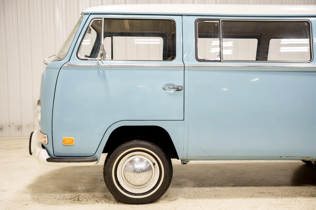 1970 Volkswagen Bay-Window Bus - Image 8 of 31